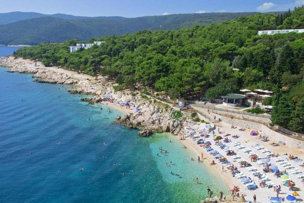 Apartment Noemi With A Direct Beach View Rabac Exteriör bild