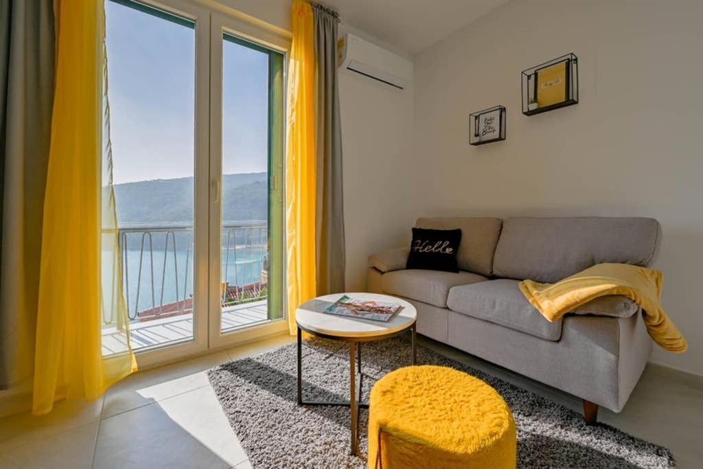 Apartment Noemi With A Direct Beach View Rabac Exteriör bild
