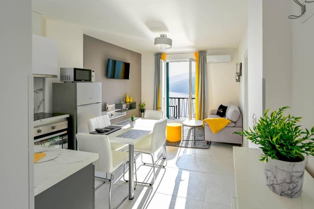 Apartment Noemi With A Direct Beach View Rabac Exteriör bild