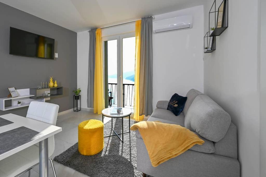 Apartment Noemi With A Direct Beach View Rabac Exteriör bild